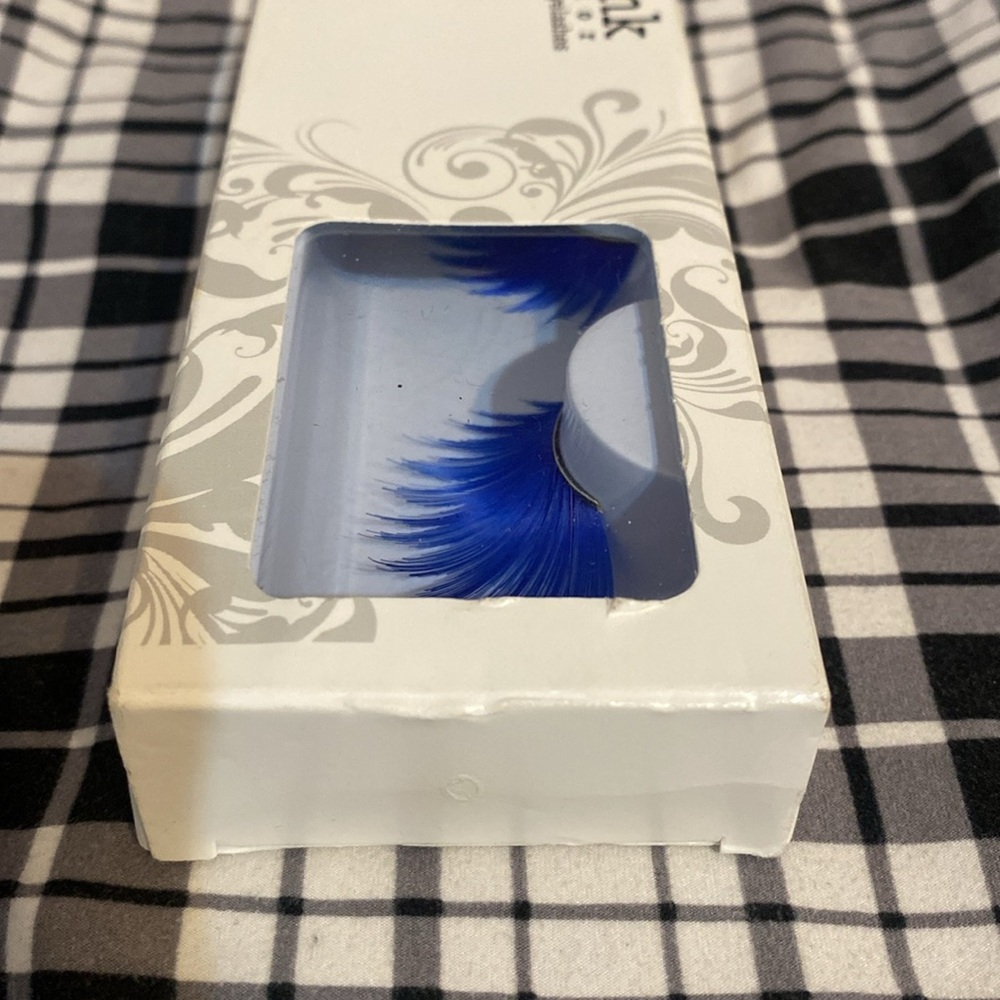 Lashes - Picture 2 of 3